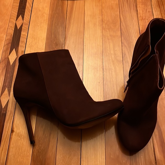 Schutz burgundy ankle booties size US 9 slightly worn - Picture 3 of 4